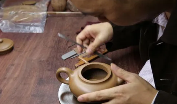 the Process of Making Zisha Teapots craving 1