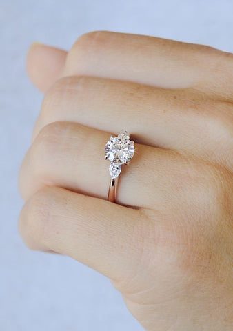 ¿Cuál fue el primer anillo de compromiso con diamante? 1