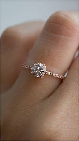 ¿Cuál fue el primer anillo de compromiso con diamante? 7