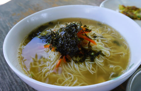 Korean noodle soup 한국산 멸치육수 국물