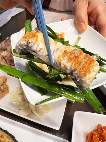 grilled eel with chive 순천 장어구이 부추 쌈