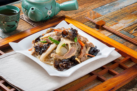 korean japchae glass noodle dish 잡채