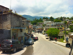 Haiti - road homes 