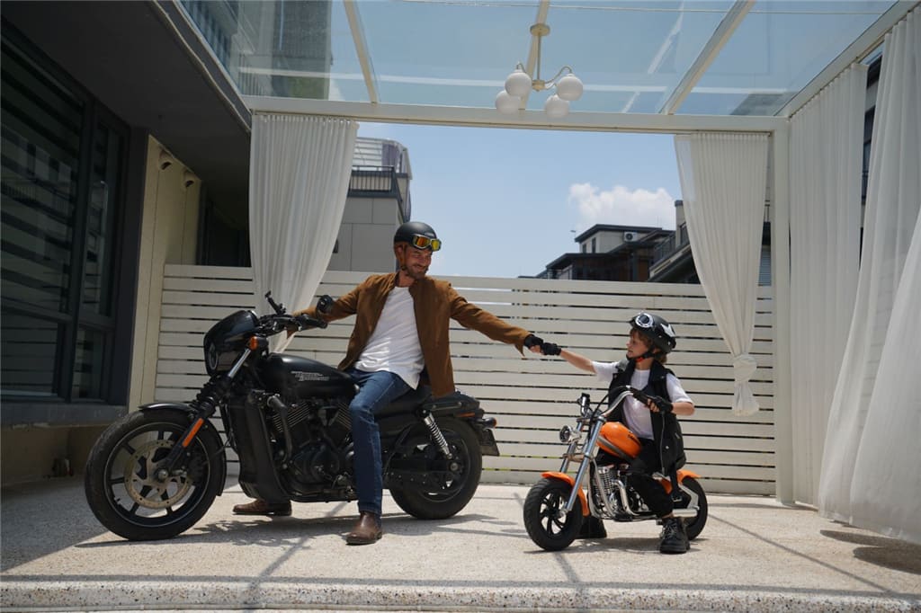 Motorcycling With Children | HYPER GOGO