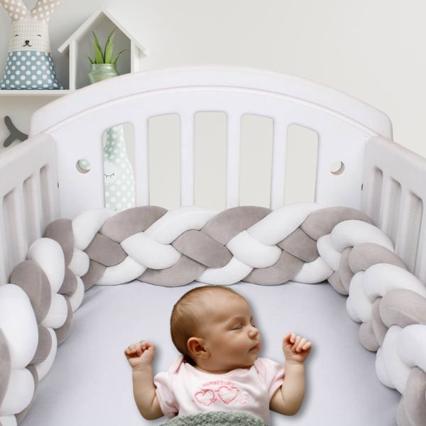 tour-de-lit-tresse-gris-blanc-enfant-endormi-lit