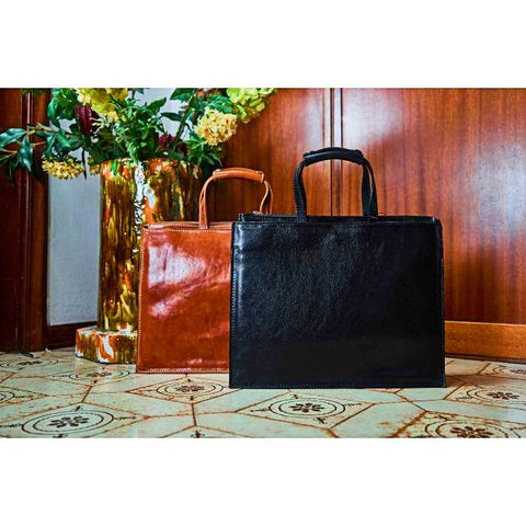 Image showcasing the exquisite craftsmanship of genuine leather briefcases found in the Florentine markets