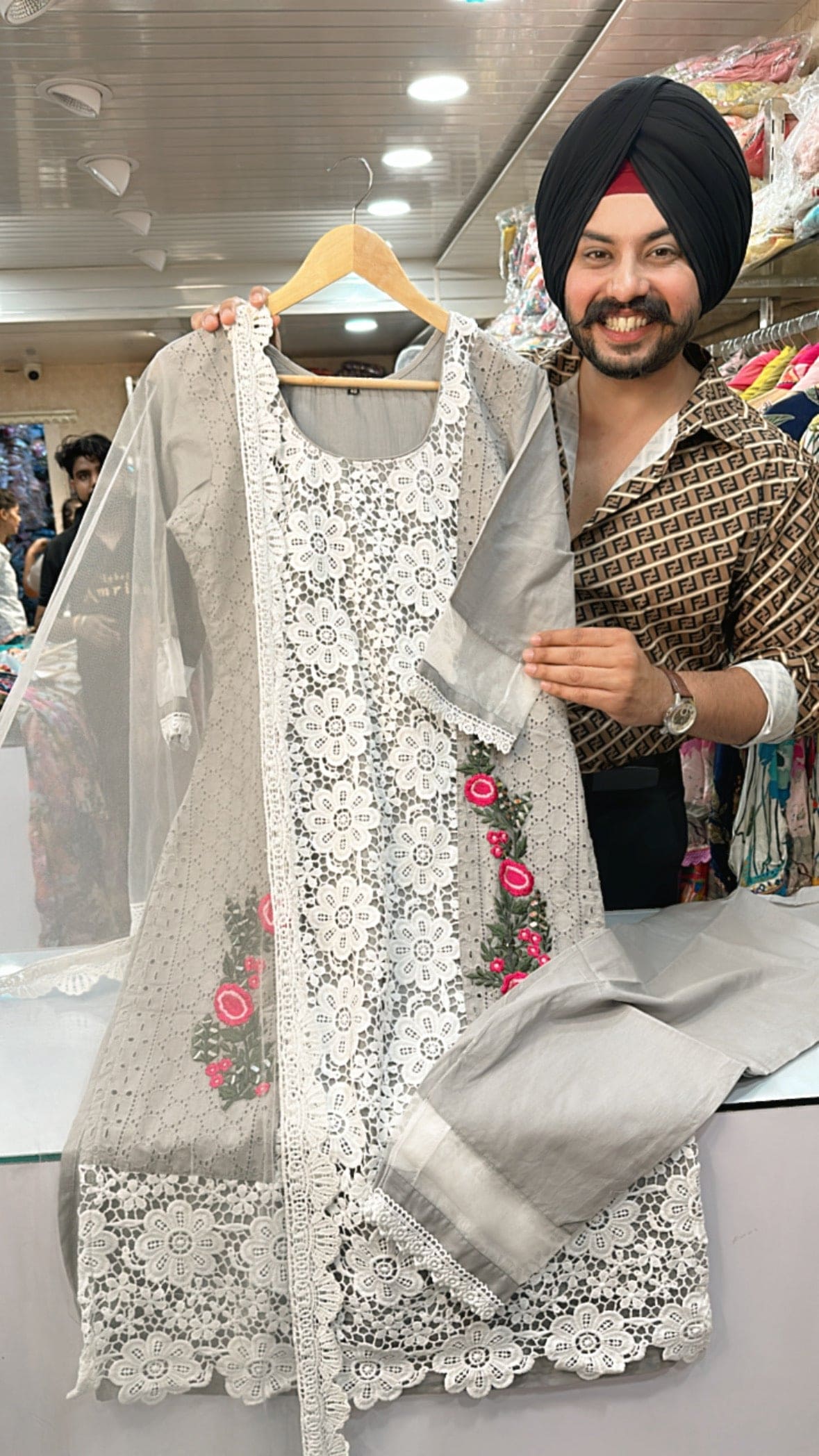 Embroidered velvet kameez with jamawar trousers #velvet #kameez #dress  #fashion #jamawar #pakistan… | Velvet dress designs, Velvet fashion, Pakistani  dress design