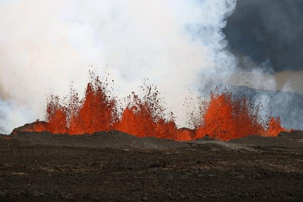 Mauna Loa Eruption Update &amp; Photos