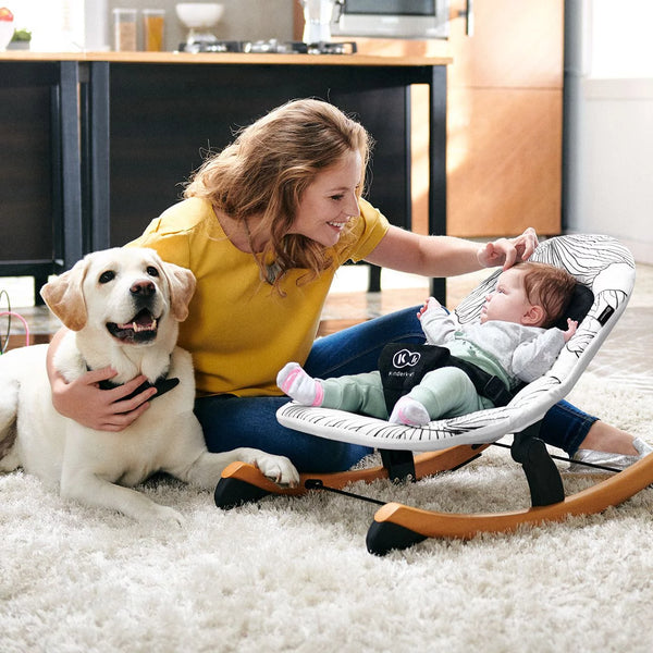 Mother and dog smiling at baby in Kinderkraft Bouncer FINIO