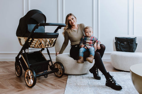 Mother with her child and the Kunert Ivento Glam Stroller