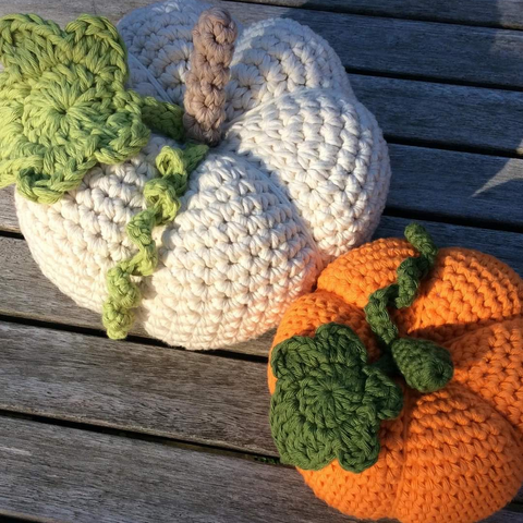 Cottin pod crochet pumpkin