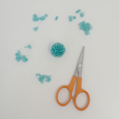 Trim your pom pom