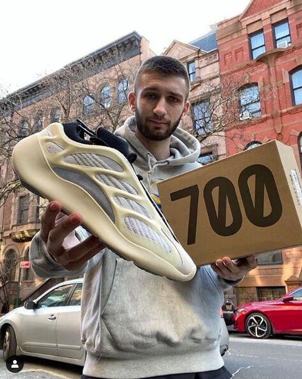 ADIDAS Yeezy 700v3 Woman Men Fashion Sneakers Sport Shoes