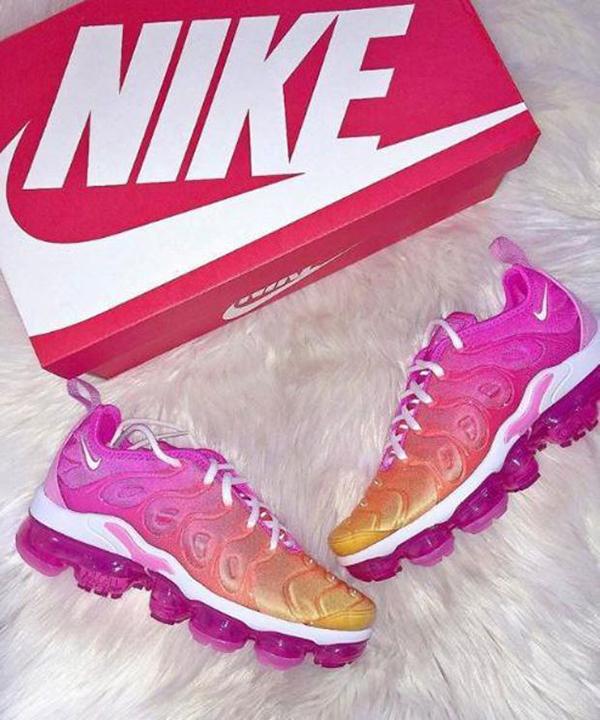 Nike Air Vapormax Plus Sneakers