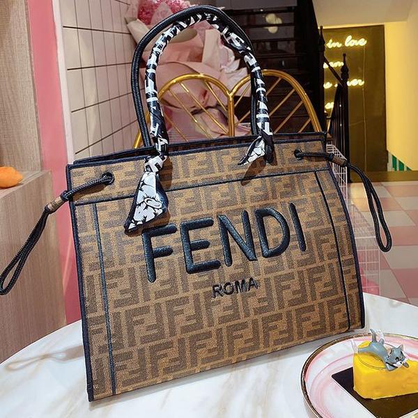 FENDI Embroidered Line Letter Simple Ladies Handbag Shopping Messenger Bag Shoulder Bag