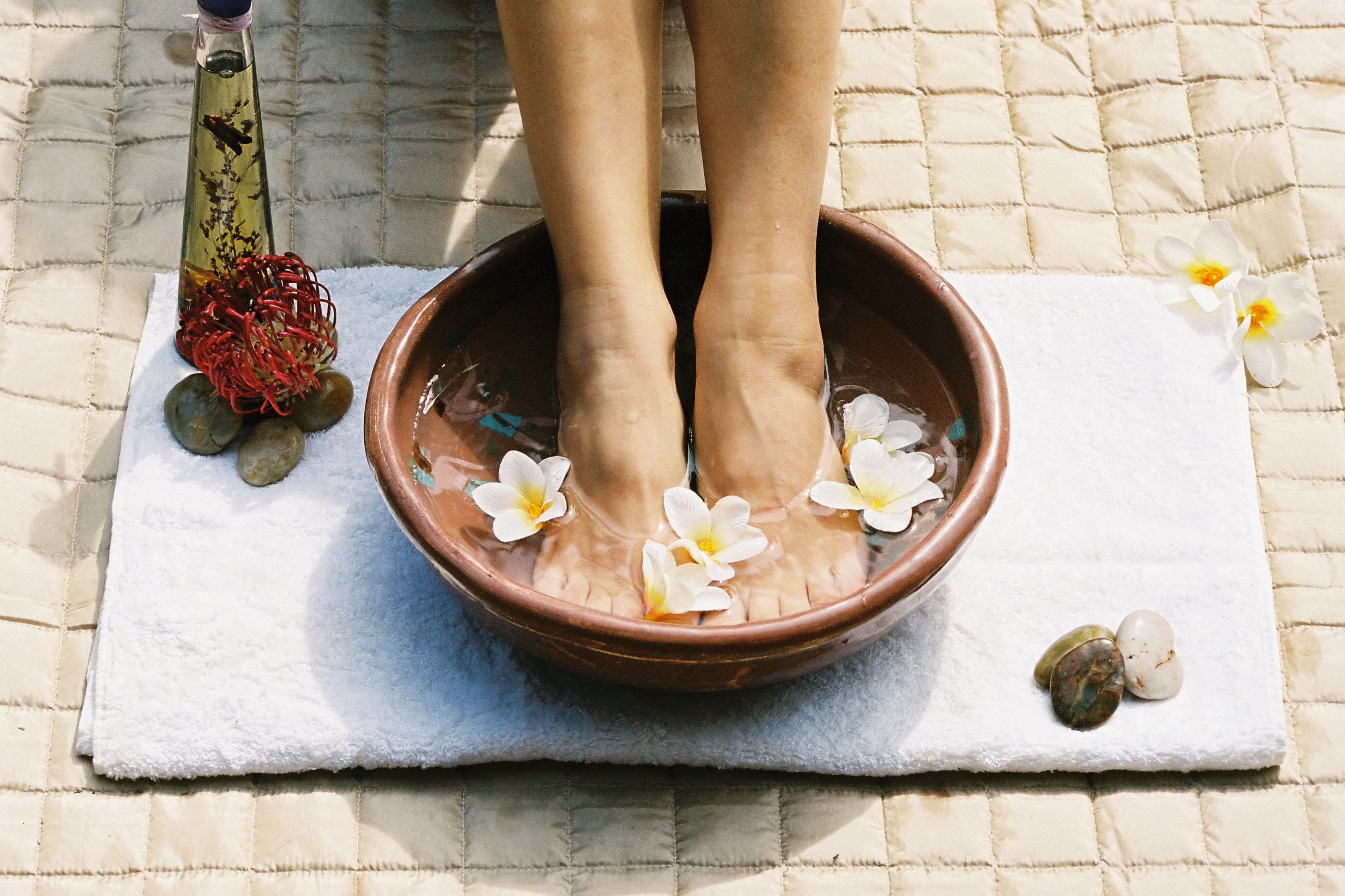 5 DIY Foot Soaks for Tired Feet Herb & Root Luxurious Perfume Oils