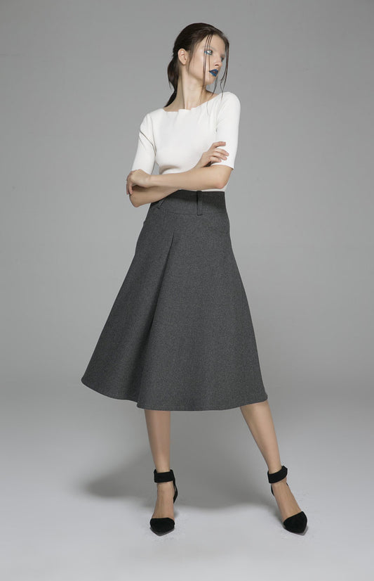 Fall lookbook: pleated skirt in grey wool fabric - Lasercat Nähblog
