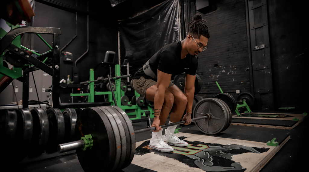 wearing a lifting belt for deadlifts