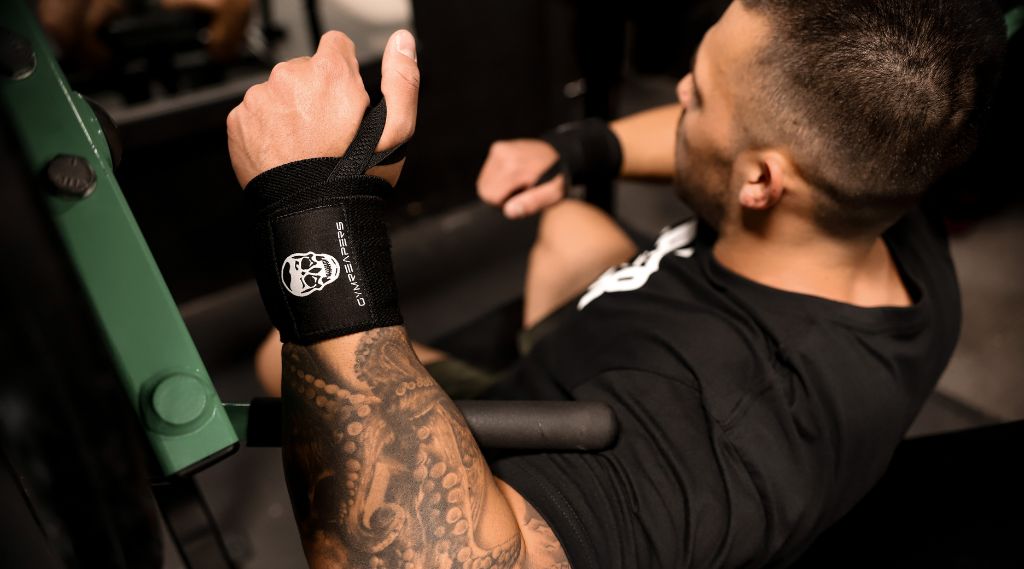 5 considerations for wearing wrist wraps for push-ups
