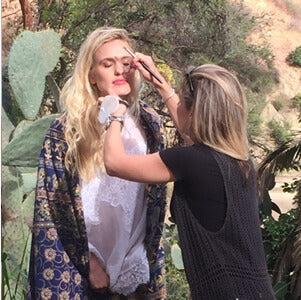 Samantha working on a model / Fashion editorial –  Mith Magazine.