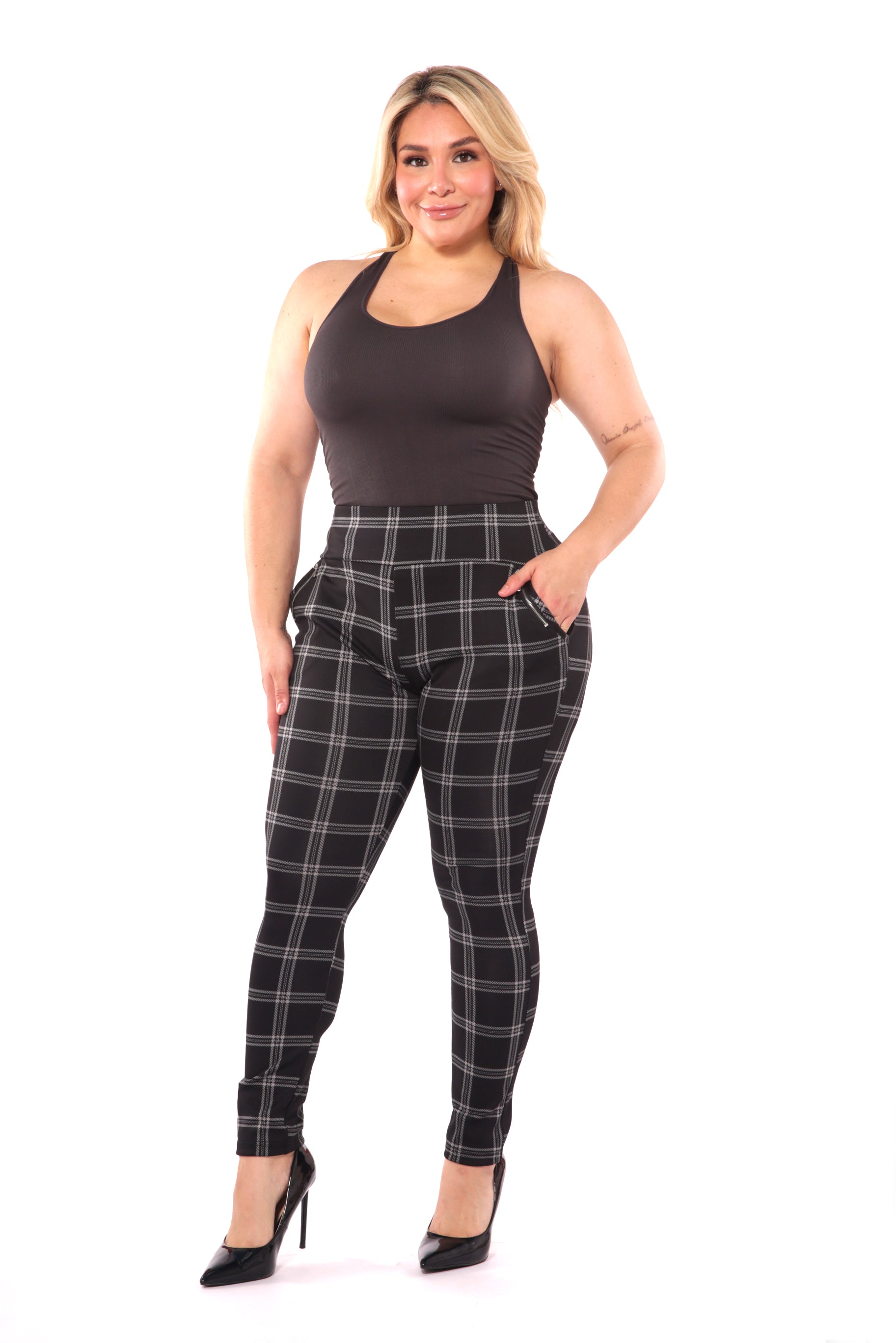 Wholesale Womens Plus Size Treggings With Zipper Pocket Trim - Black & Gray Plaid