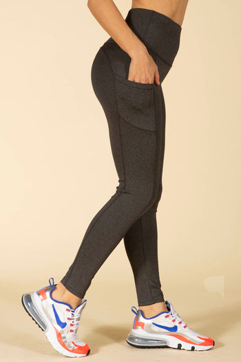 Solid Fleece Lined Sports Leggings With Side Pockets - Black