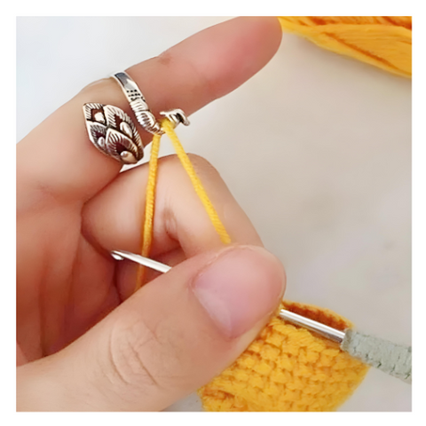 Knitting Helper Tools Adjustable Crochet Thread Loop Knitting Ring Finger  Wear Thimble Yarn Spring Guide Needle Sewing Accessory