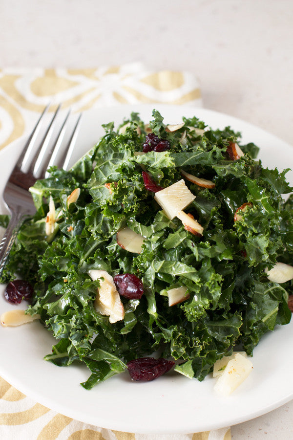 Bacon Kale Salad with Lemon Vinaigrette | sauceandstyle.com