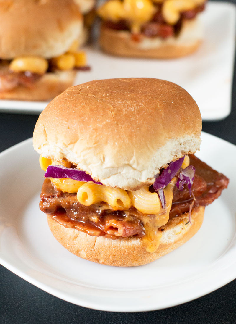 Brisket Mac N Cheese Sliders | Sauce + Style