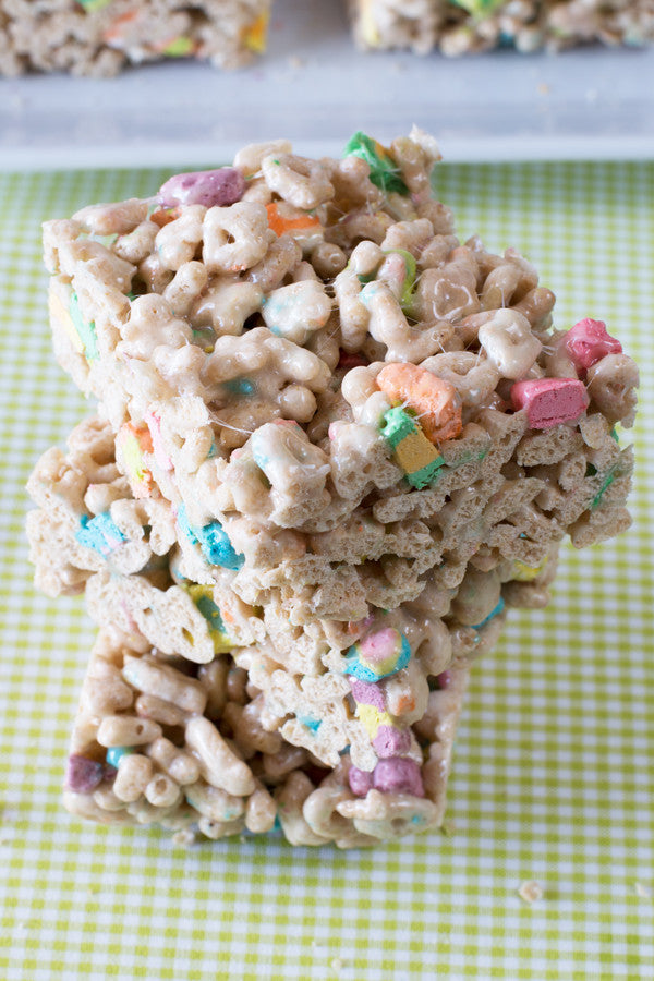 Lucky-Charms-Marshmallow-Squares-2