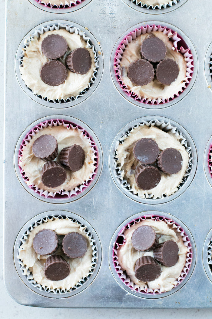 No Bake Mini Peanut Butter Cheesecakes | Sauce + Style