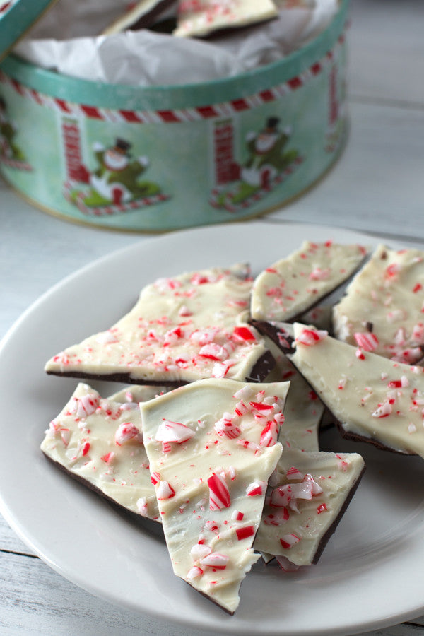 Easy Peppermint Bark | www.sauceandstyle.com