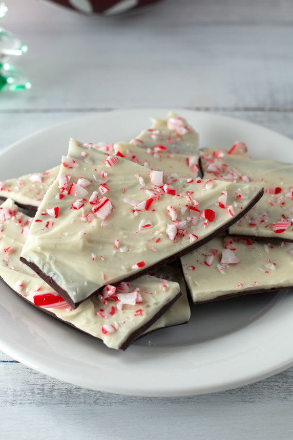 Easy Peppermint Bark | www.sauceandstyle.com