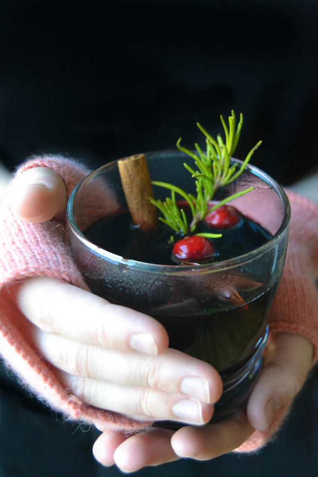 10 Warm & Cozy Crockpot Cocktails to Keep You Warm | Sauce + Style