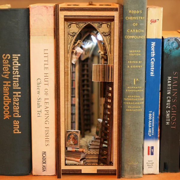 Cluease DIY Book Nook Kit (Hogwarts Room)