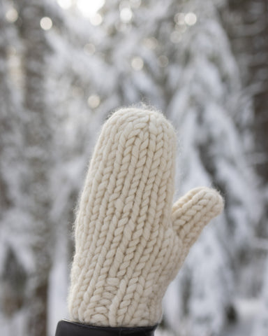 Benefits of Choosing the Right Winter Gloves