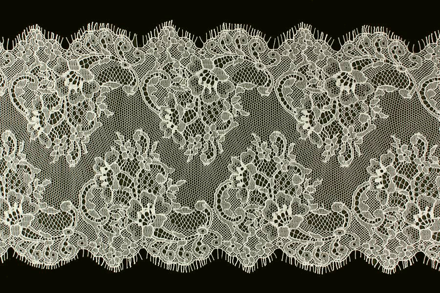 Chantilly Lace, French Chantilly, Roses Lace, 36 wide, Ivory