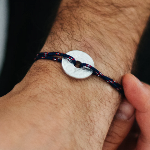 Un bracelet Le sou Français