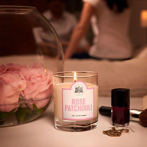 Une bougie Rose Patchouli