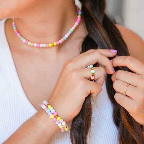 Un kit bracelet aux perles multicolores