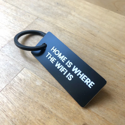 Un porte-clé "Home is Where the wifi is"