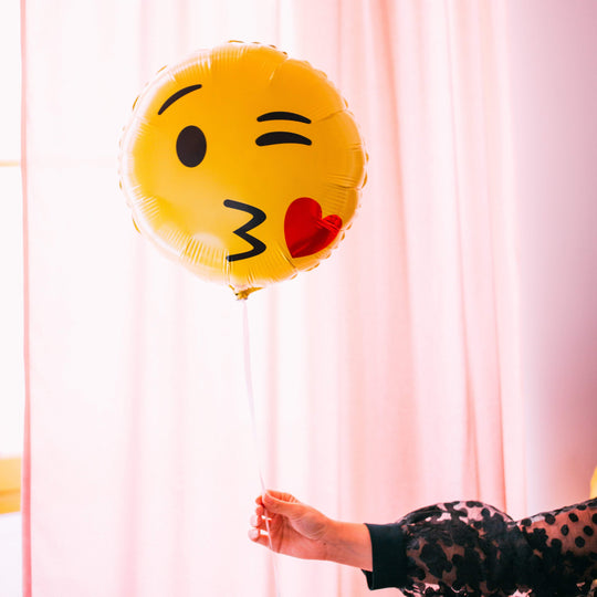 Carton Ballon Emoji Bisous Mieux Que Des Fleurs