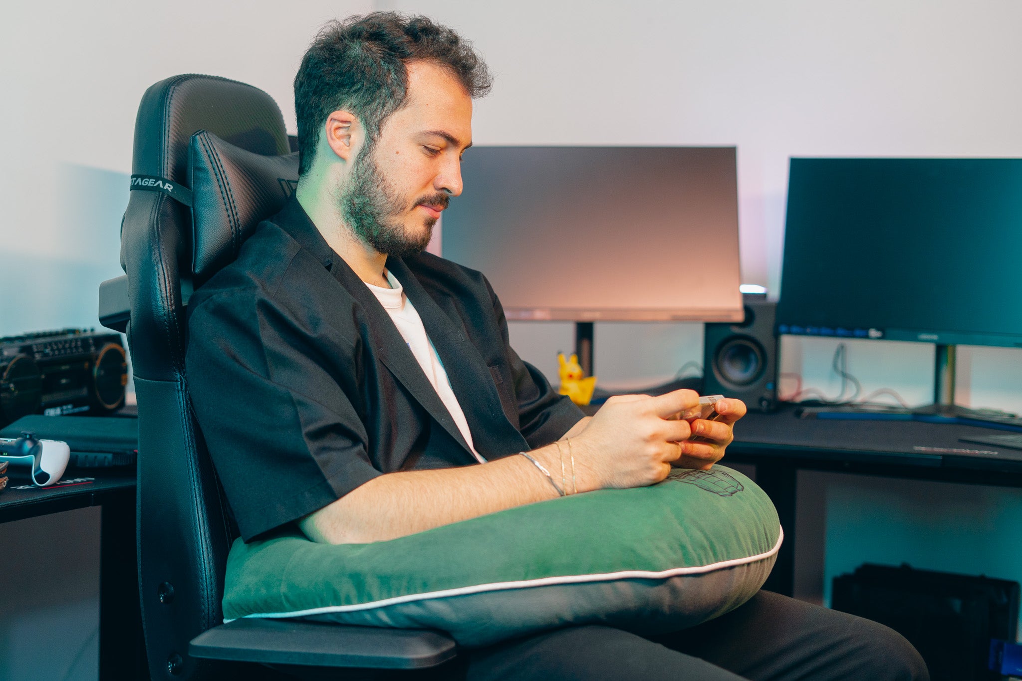 HOW A GAMING PILLOW REDUCE PAIN. SCIENCE & ERGONOMICS OF GAMING PILLOWS 