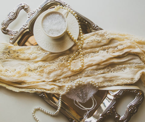 Image of jewelry on a tray from Unspalsh