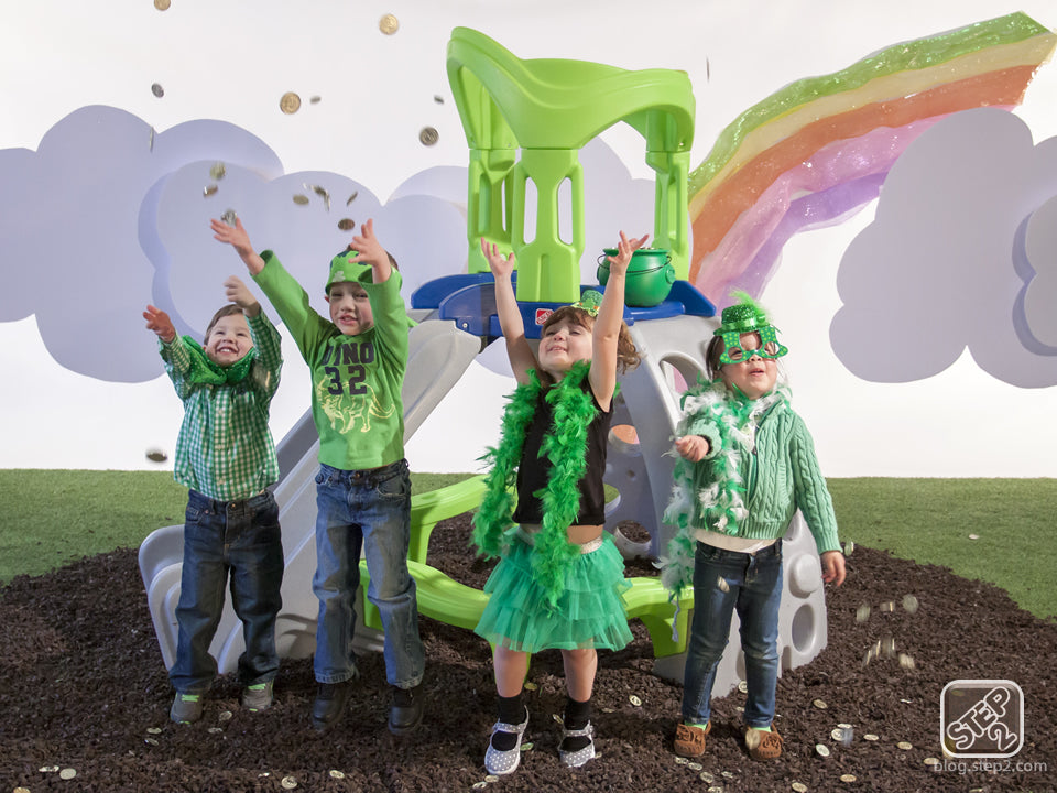 Kids-play-on-Castle-Top-Mountain-Climber