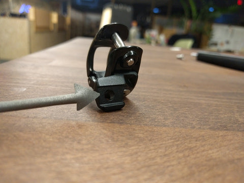 A pointer is used to show the adapter mount