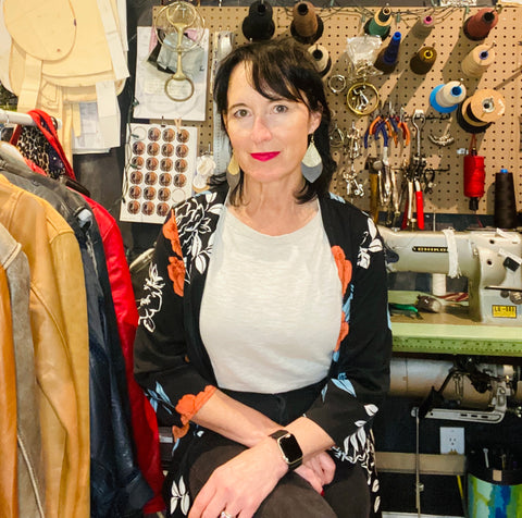 Shannon O'Hara, fondatrice d'Agent Reclaim, une entreprise de sacs à main en cuir recyclé