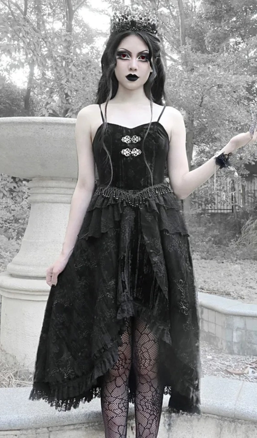 SWEETHEART NECKLINE CLASSIC GOTHIC VELVET DRESS - Image 2