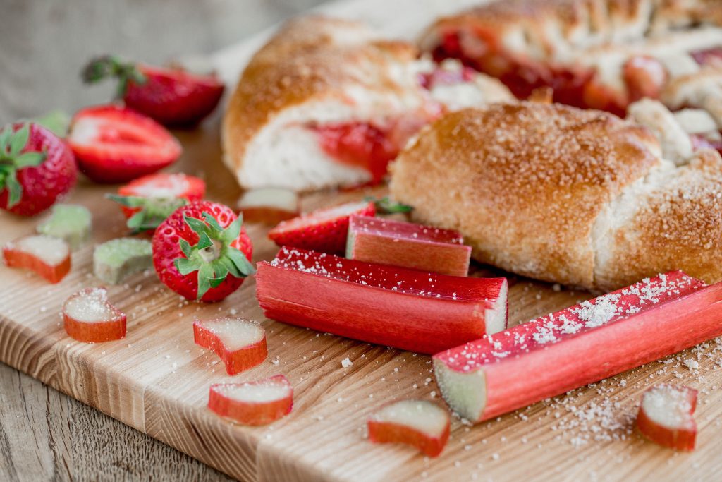 strawberry rhubarb baking