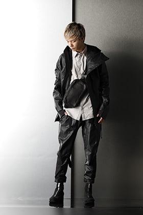 D.hygen & GUIDI Dirty Black styling